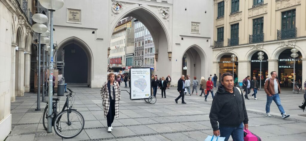 Fahrradwerbung sorgt für viele Sichtkontakte im Stadtzentrum von München