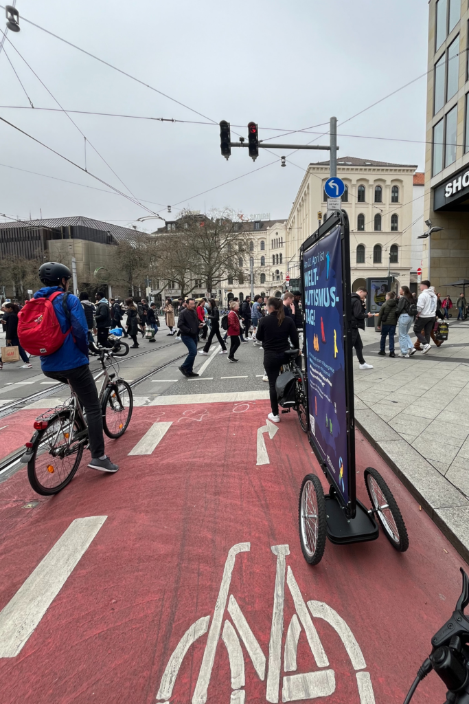 Das CLP-Bike schmiegt sich in den Straßenverkehr ein