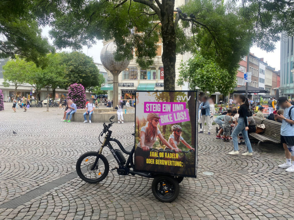 Fahrradwerbung in Aachen am Kugelbrunnen direkt neben dem Aquia Plaza