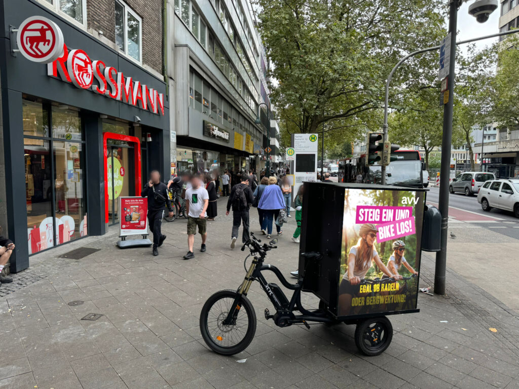 Fahrradwerbung in Aachen gegenüber vom Stadttheater